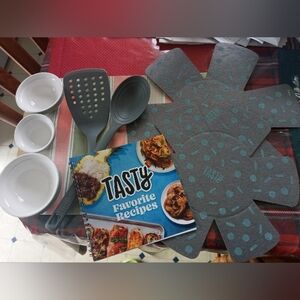 Tasty kitchen items (never used)